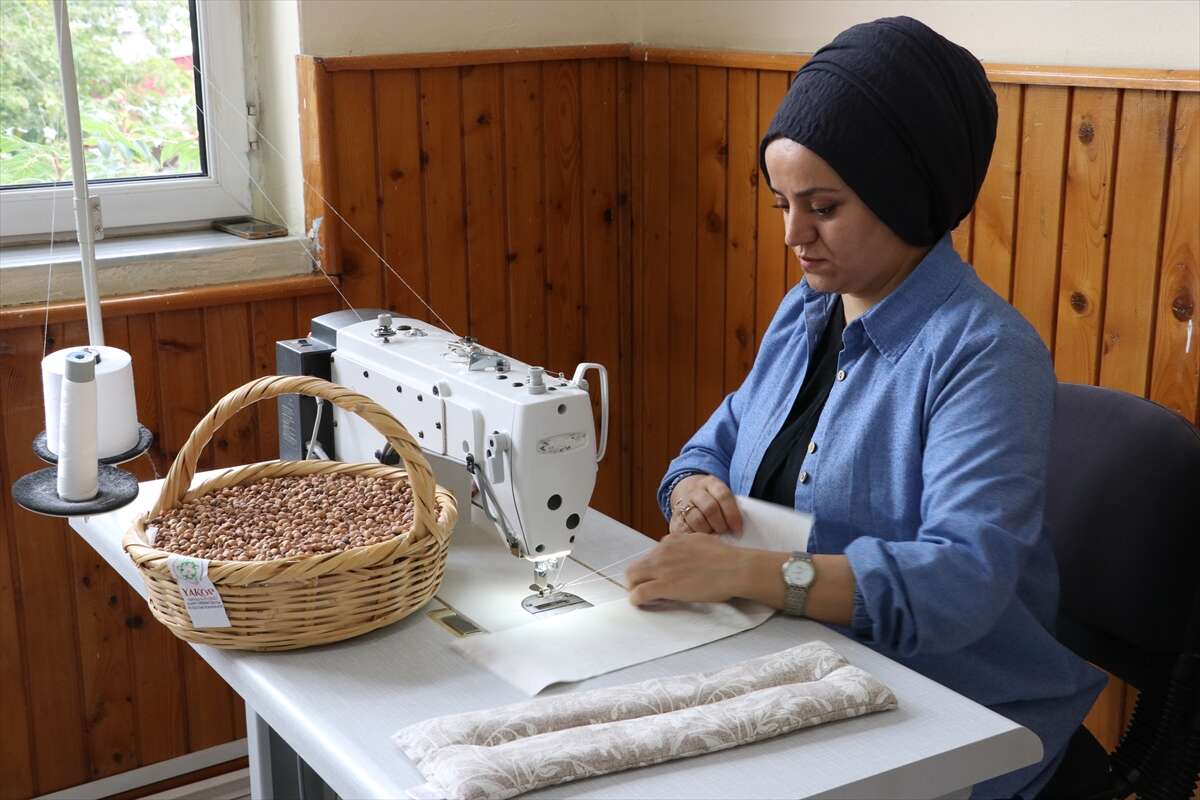 Kiraz çekirdekleri gelir kapısı oldu! Kadınlar ısıtma yastığı yapıyor 5